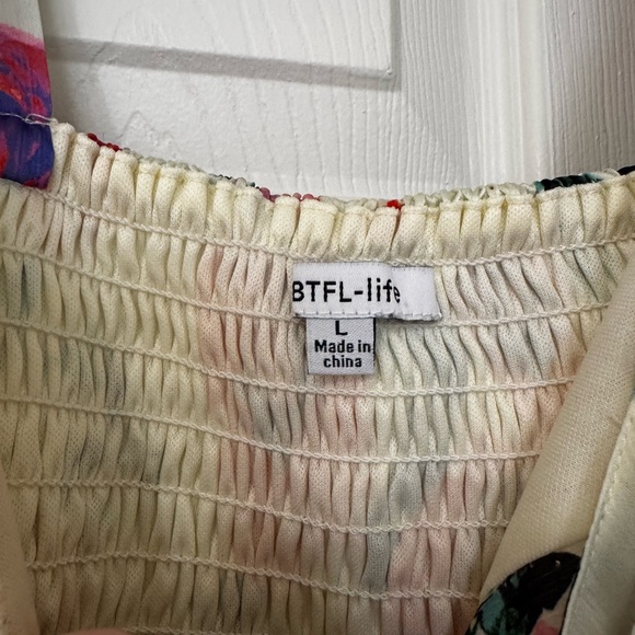 Vici women’s Floral Sleeveless Tie-Front Top SIZE L - Picture 3 of 4